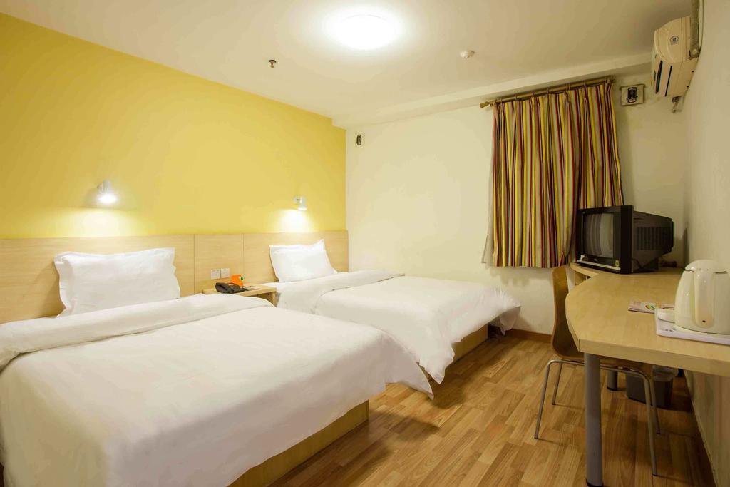 7 Days Premium Zhangye West Toursim Bus Station Room photo